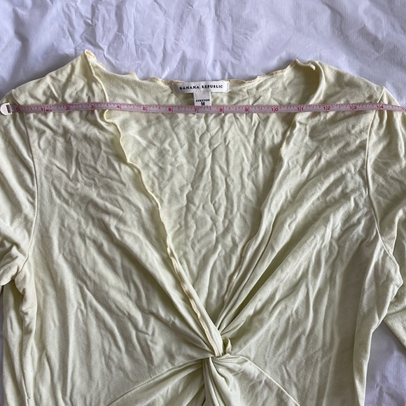 Banana Republic Top with Long Sleeve in Lemon Size-Medium NWOT - Picture 5 of 10